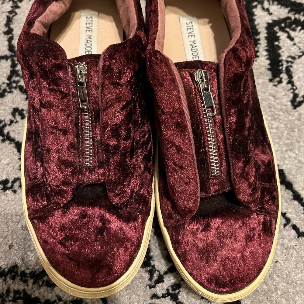 Steve Madden velvet fashion sneakers in Maroon Size 8.5